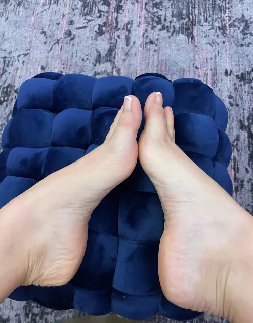 Love her feet 