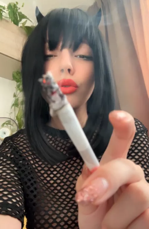 New here so be a good boy and take my ash <3