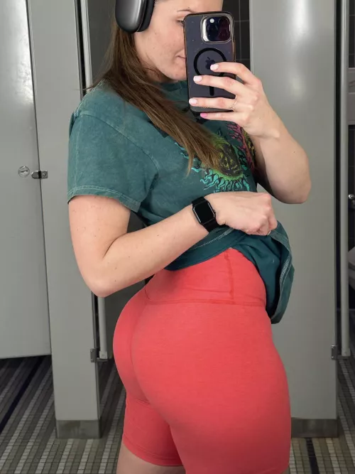 Pre workout booty