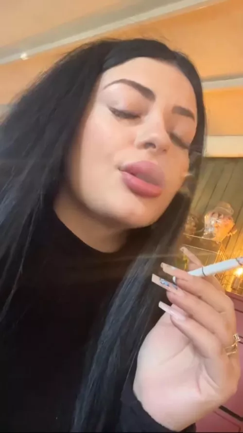 Smoking makes me feel so good!!