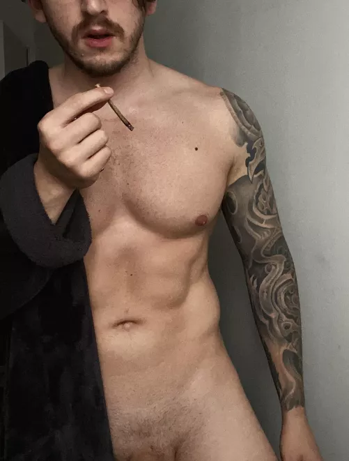 Smoking makes my clothes slide 