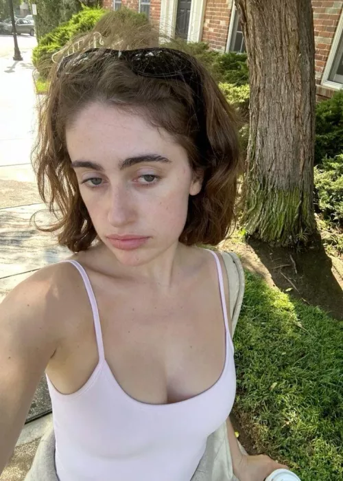 when you realise you cant do acting and all your comedy is based on sitting on a guy's face and getting your periods so you resort to dating a balloon man who asked you to be in an open relationship, imagine how retarded you have to be