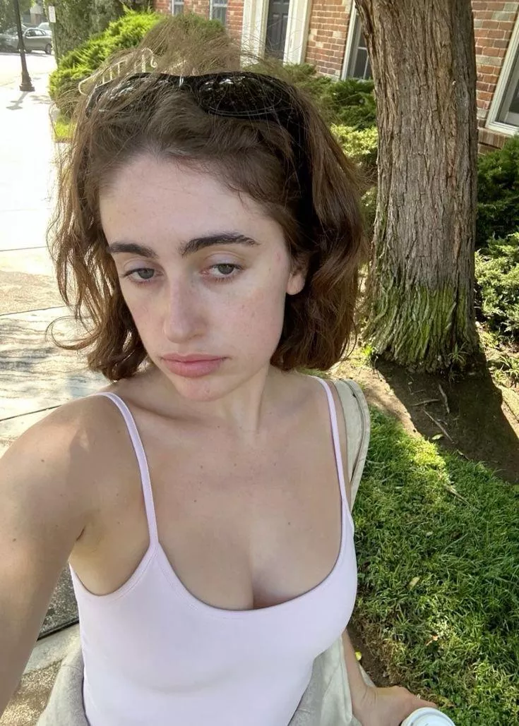 when you realise you cant do acting and all your comedy is based on sitting on a guy's face and getting your periods so you resort to dating a balloon man who asked you to be in an open relationship, imagine how retarded you have to be