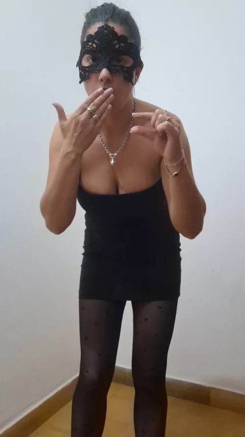 Your penis is so small that I don't understand why you say you are a man. 