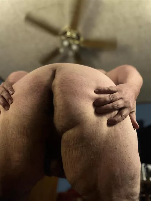 50 state college, PA fat ass virgin bottom looking for a BBC to push my limits. 