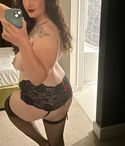 Any kings want to ask this BBC hotwife a question? 