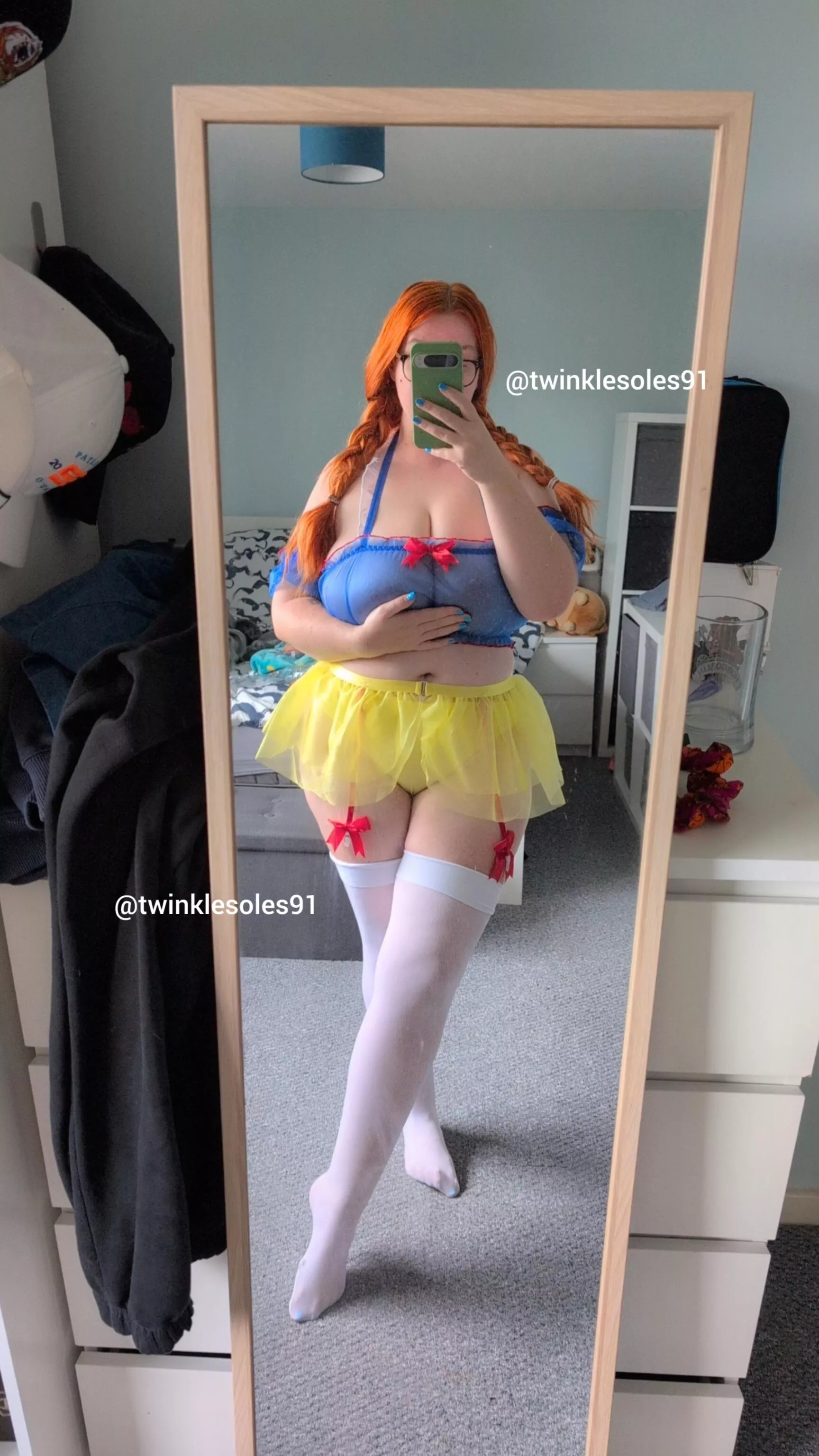 Can I be you redheaded snow white 