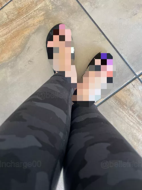 Come be ignored by Princess feet 5:30 PST time 👑🤭