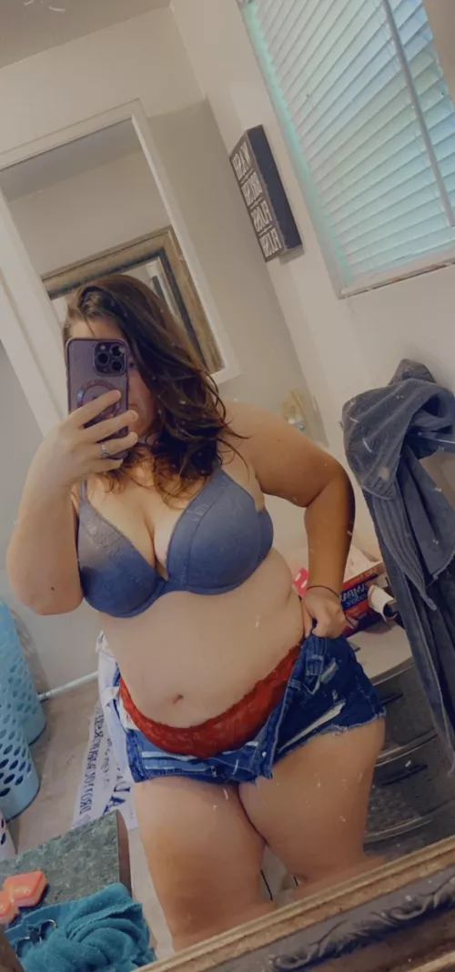 Do you like thick Milfs? Dm me for a great time.