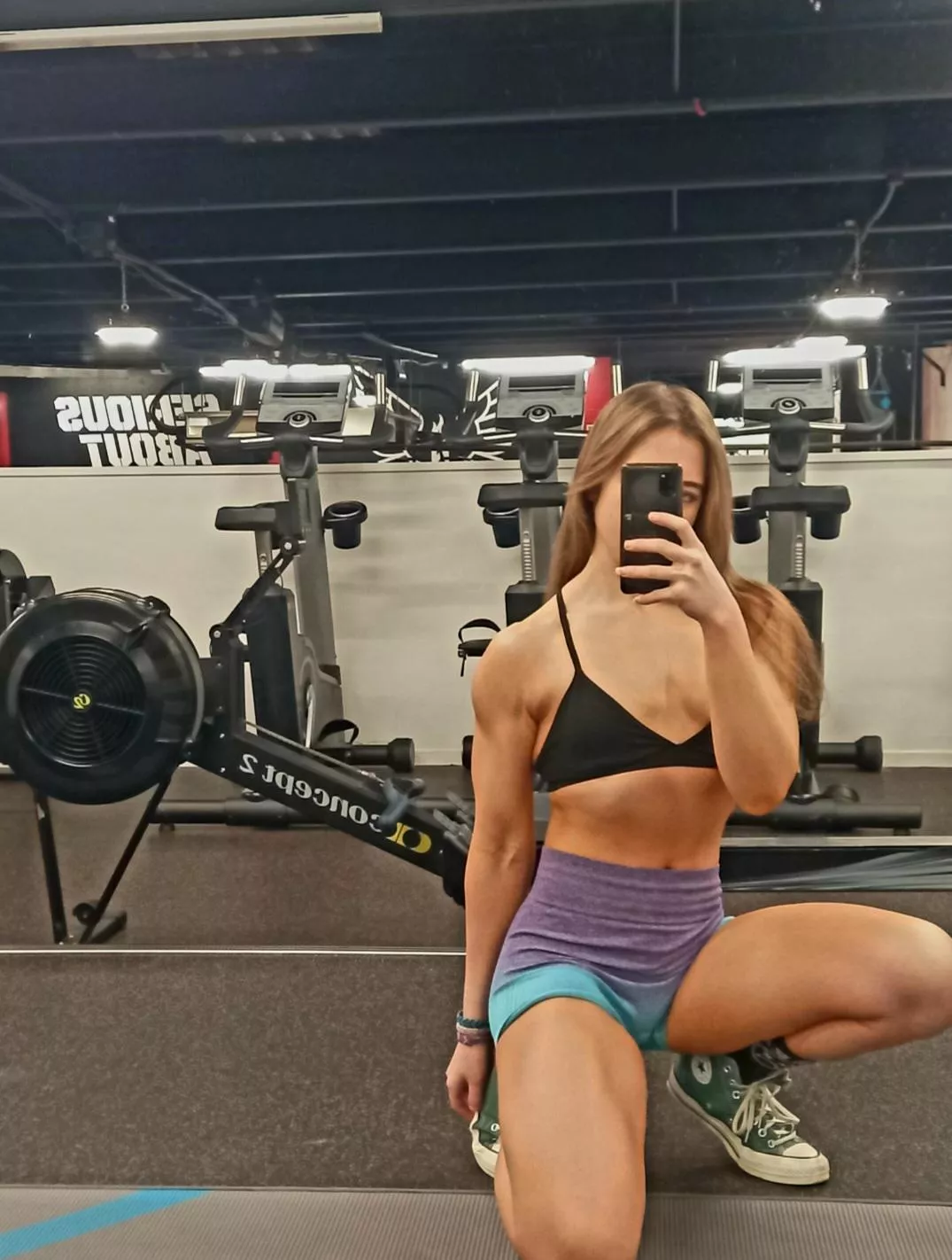 Do you think that women who lift are hot? 💪🏻😉💜💙