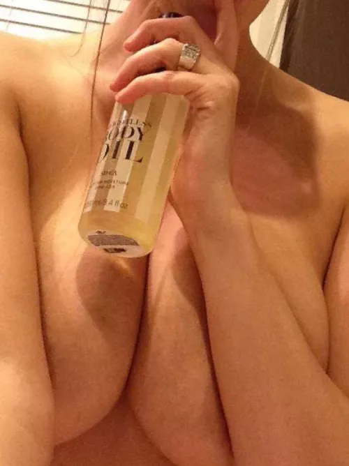 Does this MILF still got it? 