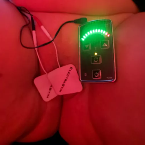 Electrocuting my pussy makes me feel primal 