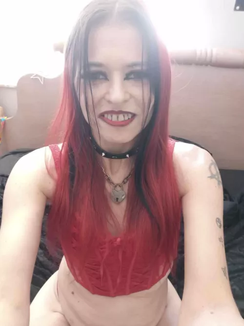 Horny Alt Girl awaits