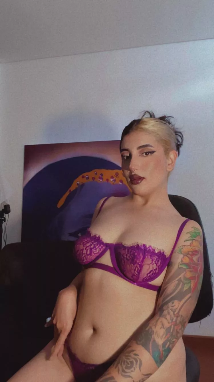 I am a very lovely and sweet latina girl and I want to take the time to get to know you and make you feel special. I can send you many messages, photos, videos or anything you ask me to make you happy, so let's talk! Just online. Can verify if you're i