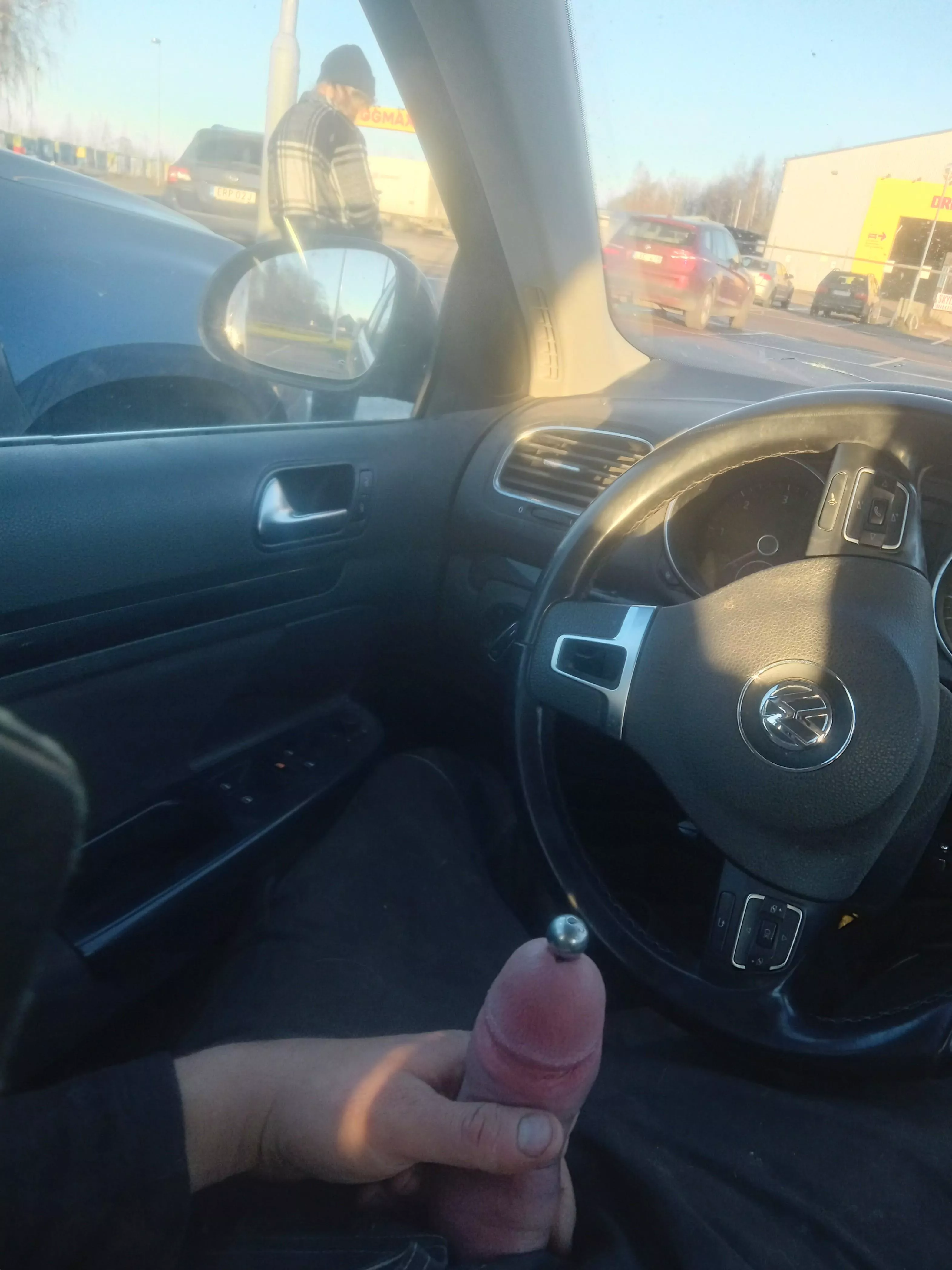 I came so hard with a girl in front of me at the public parking 
