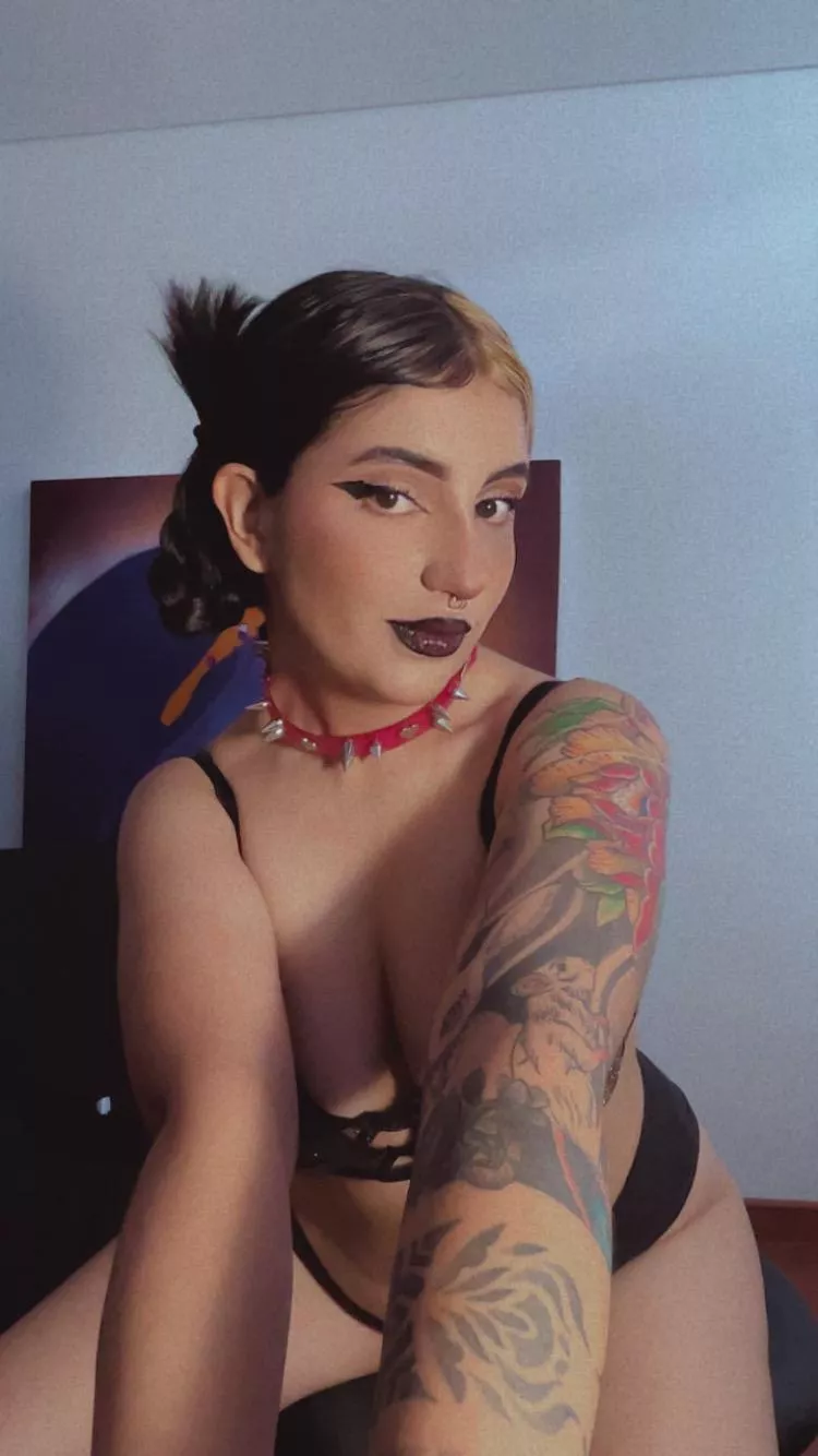 I come to offer you a relationship full of satisfying things, if you are interested in things out of the ordinary, I am fetish friendly, do not be afraid to write to me 