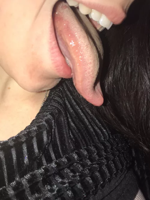 I like to stick out my tongue and show it to you 👅