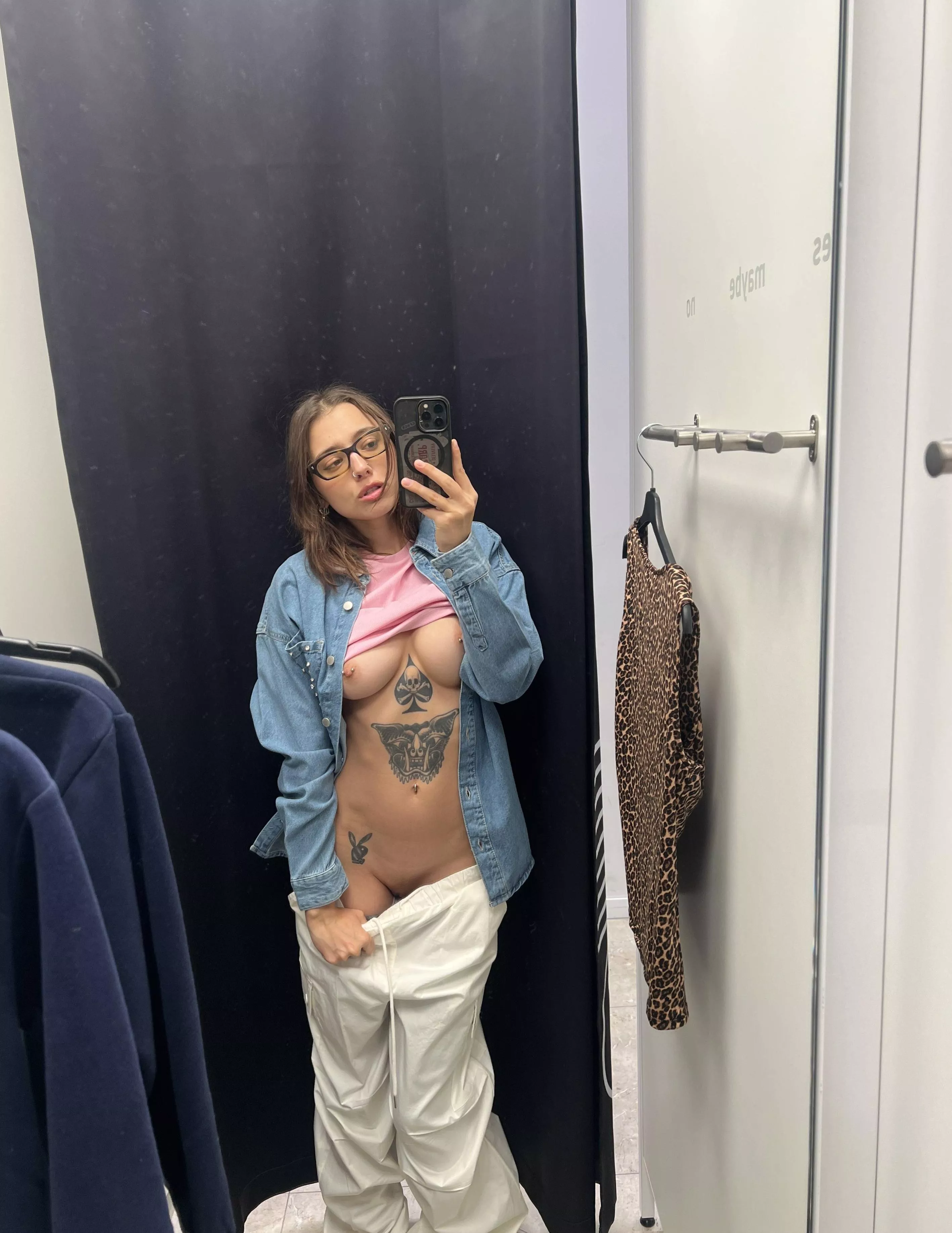 I take selfies before every new outfit