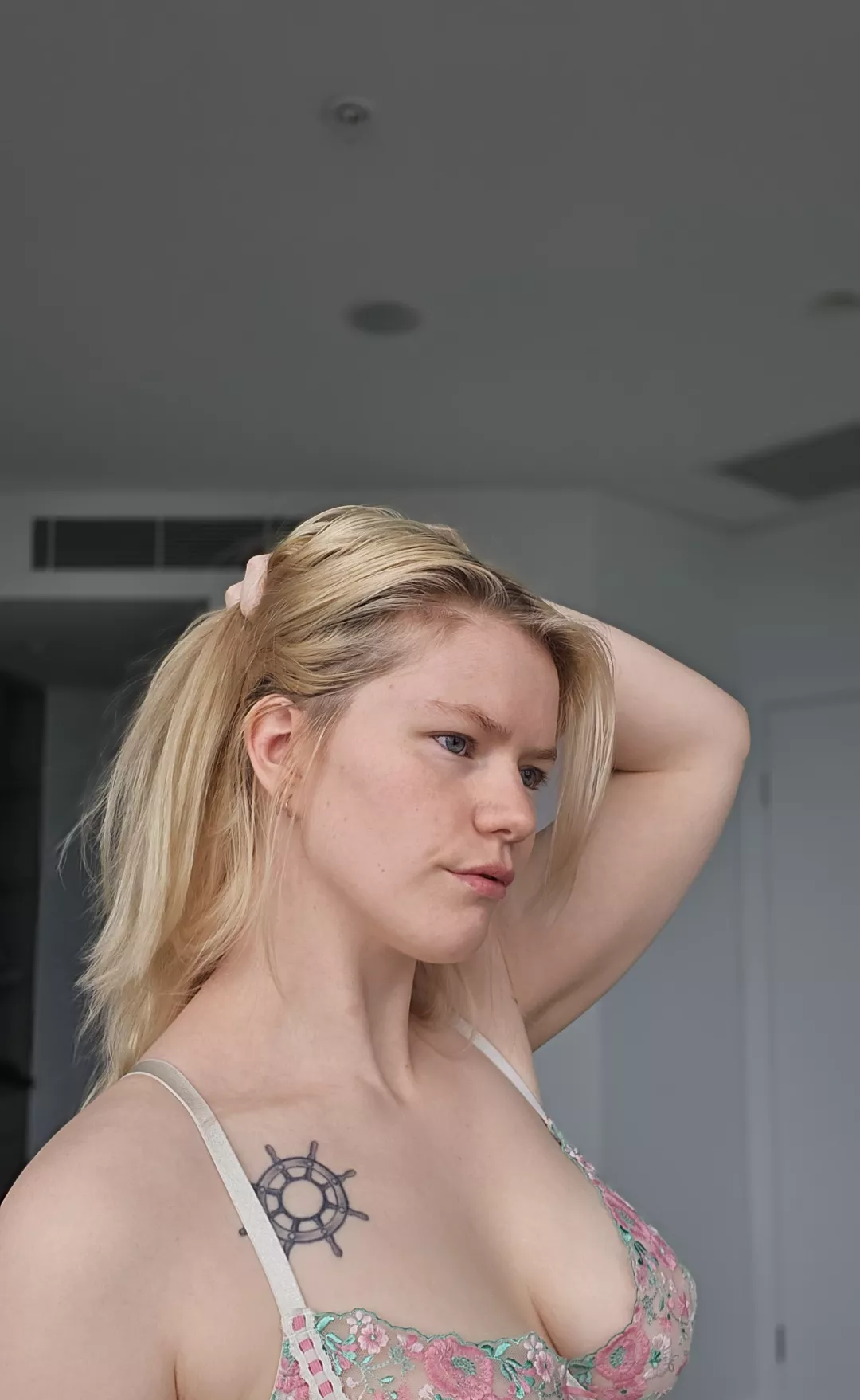 Just feelin myselffffff 🩷🩷 anyone else loving the lightening shows everynight?