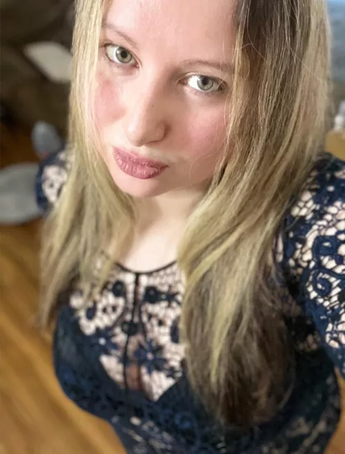 Look into my eyes 🥰