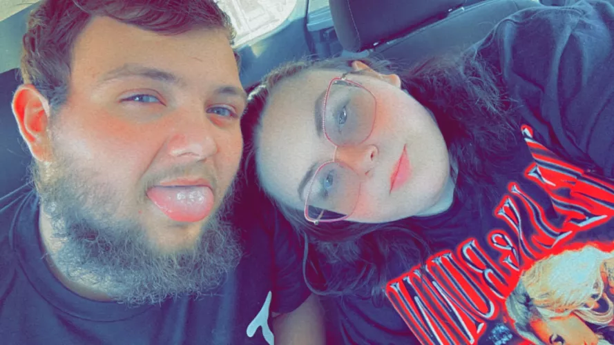 Looking for a female to come over tonight 