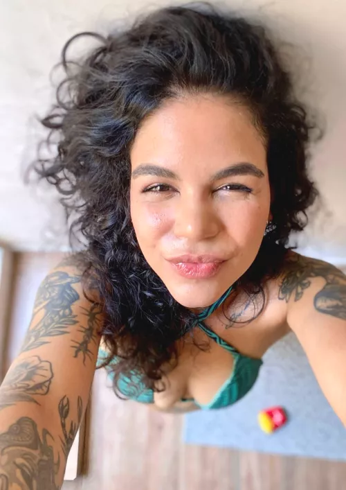 Please, bring your tongue over here