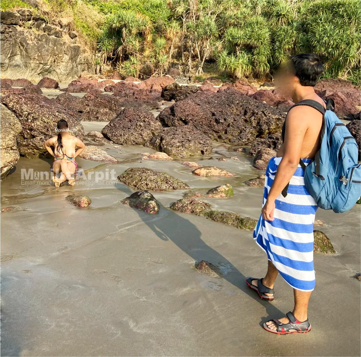 Showing my tits to stranger to tease him😉