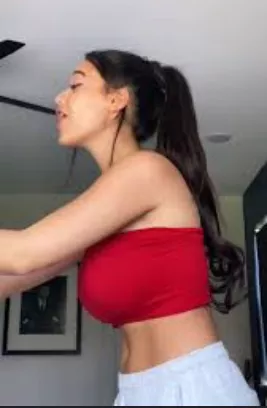 sorry for the bad quality but she looks like a goddess here