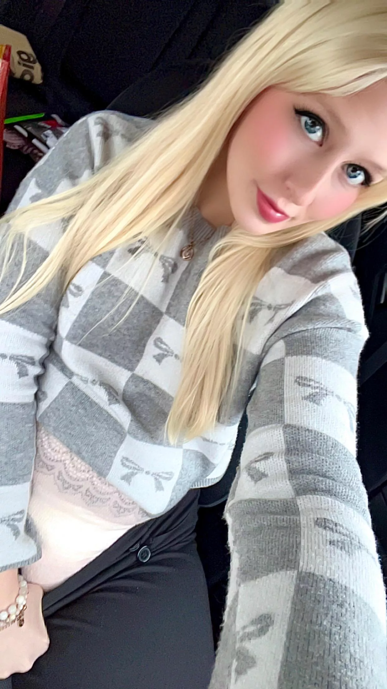 The newest Beauty Advisor 💄🧡🎀