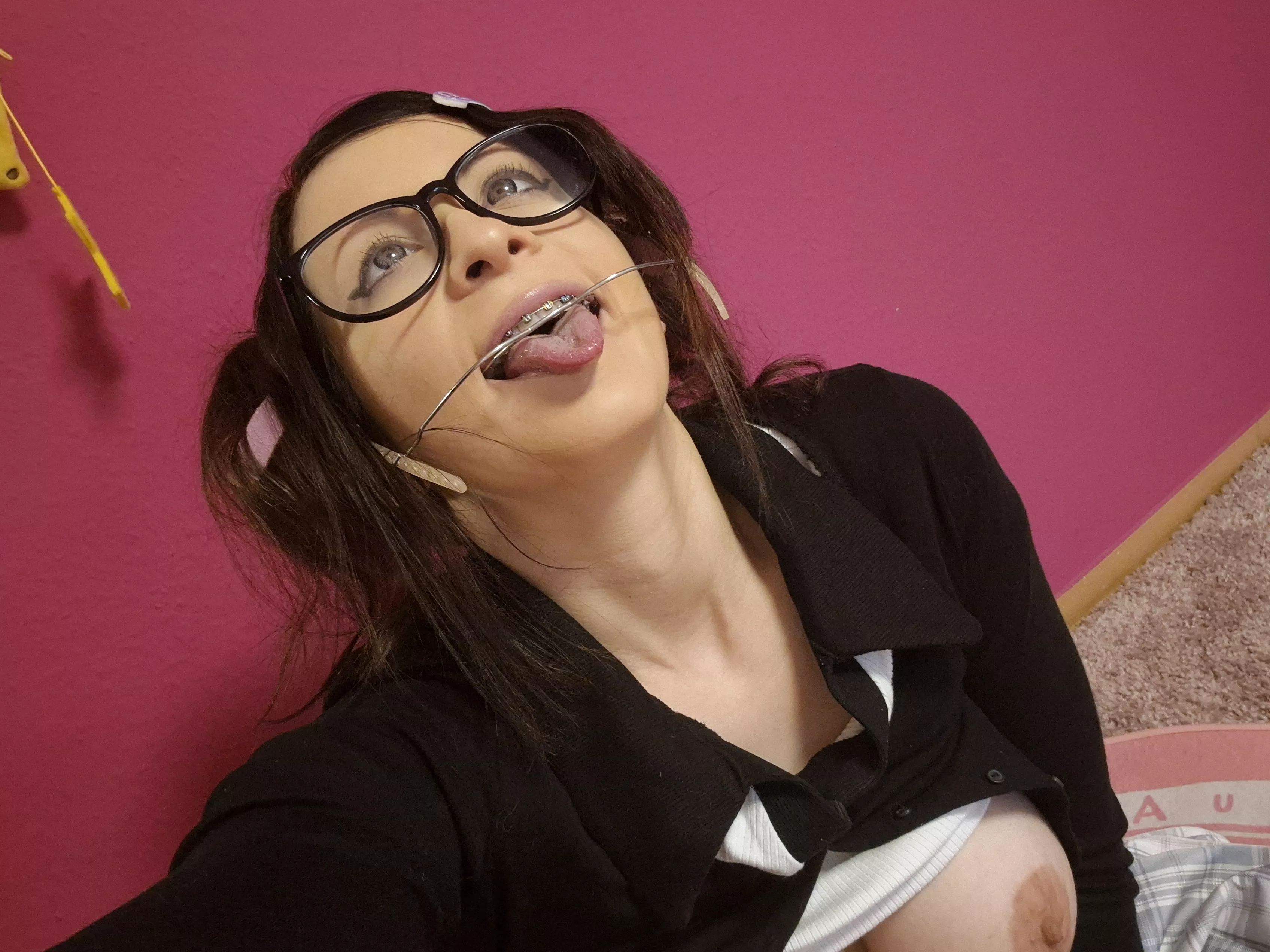 There is no way to fit a dick in my mouth 😅