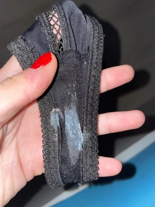 This black creamy thong 2day worn and one solo session ready to be shipped.