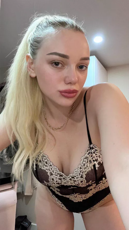 what's the first thing u notice when we hug? (Gift in comment)