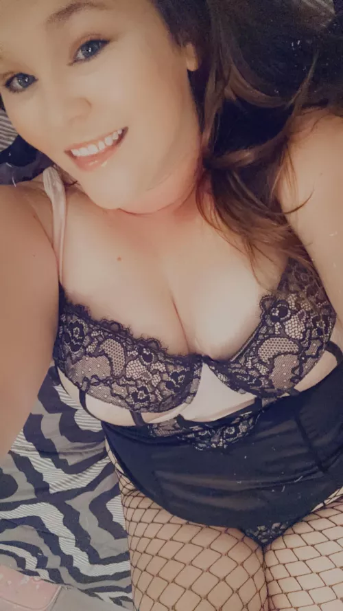 Why not spend your weekend with a thick milf. Dm me for pricing