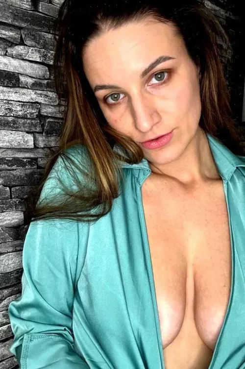 Would you like to take me to the edge and back??🤍💋