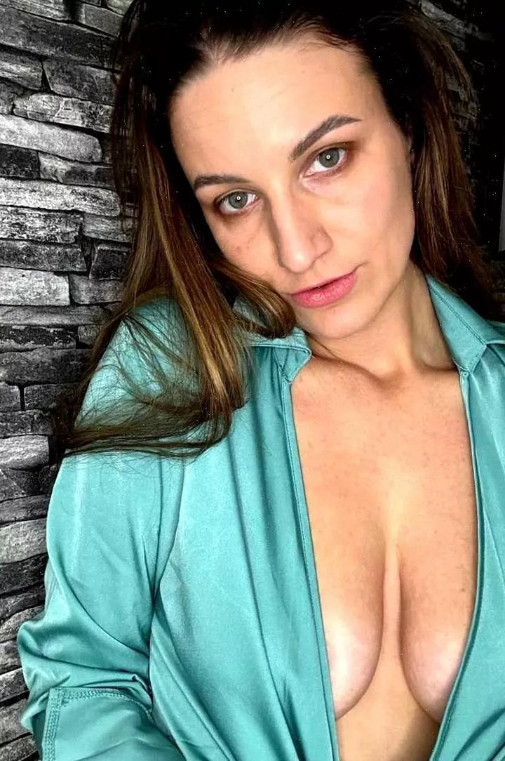 Would you like to take me to the edge and back??🤍💋