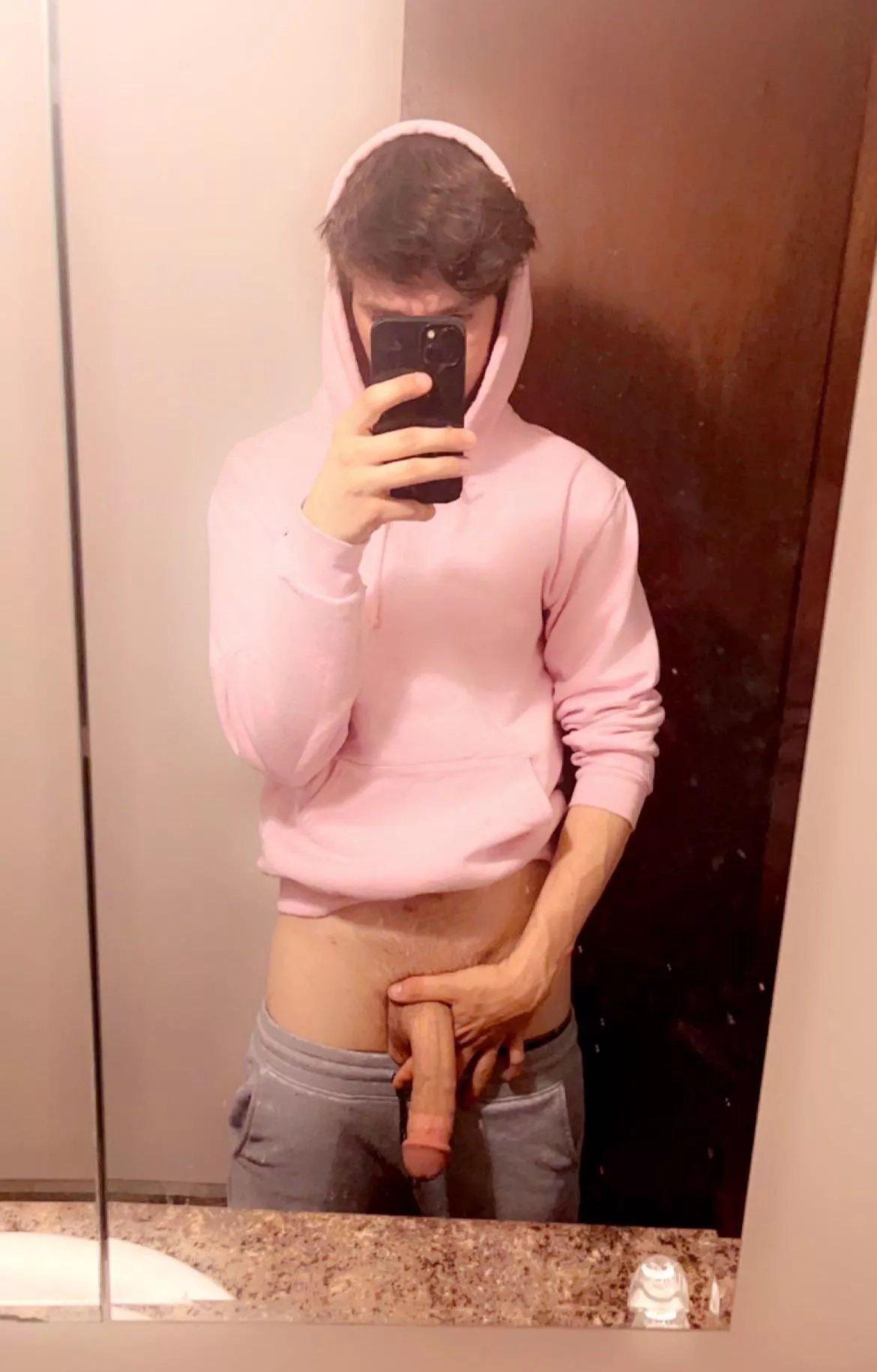 (19) Where did your eyes go first?