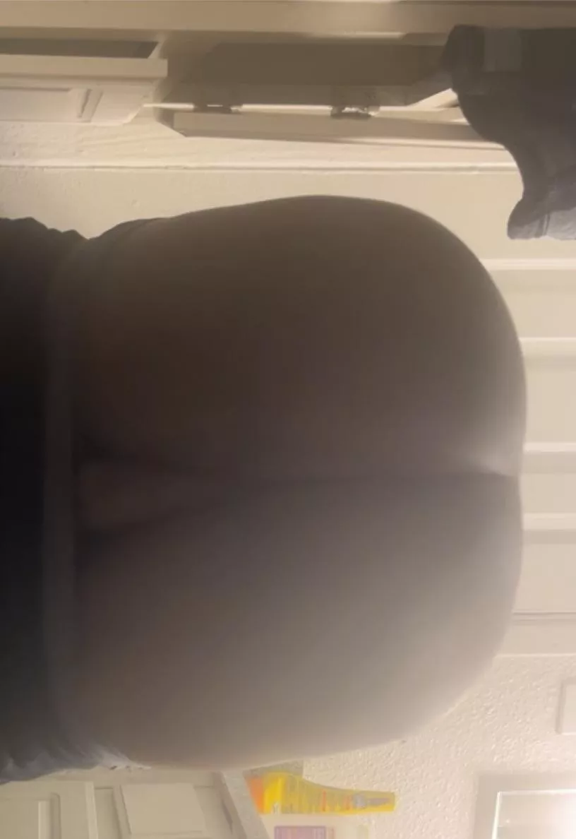 [22] looking for dick tonight 