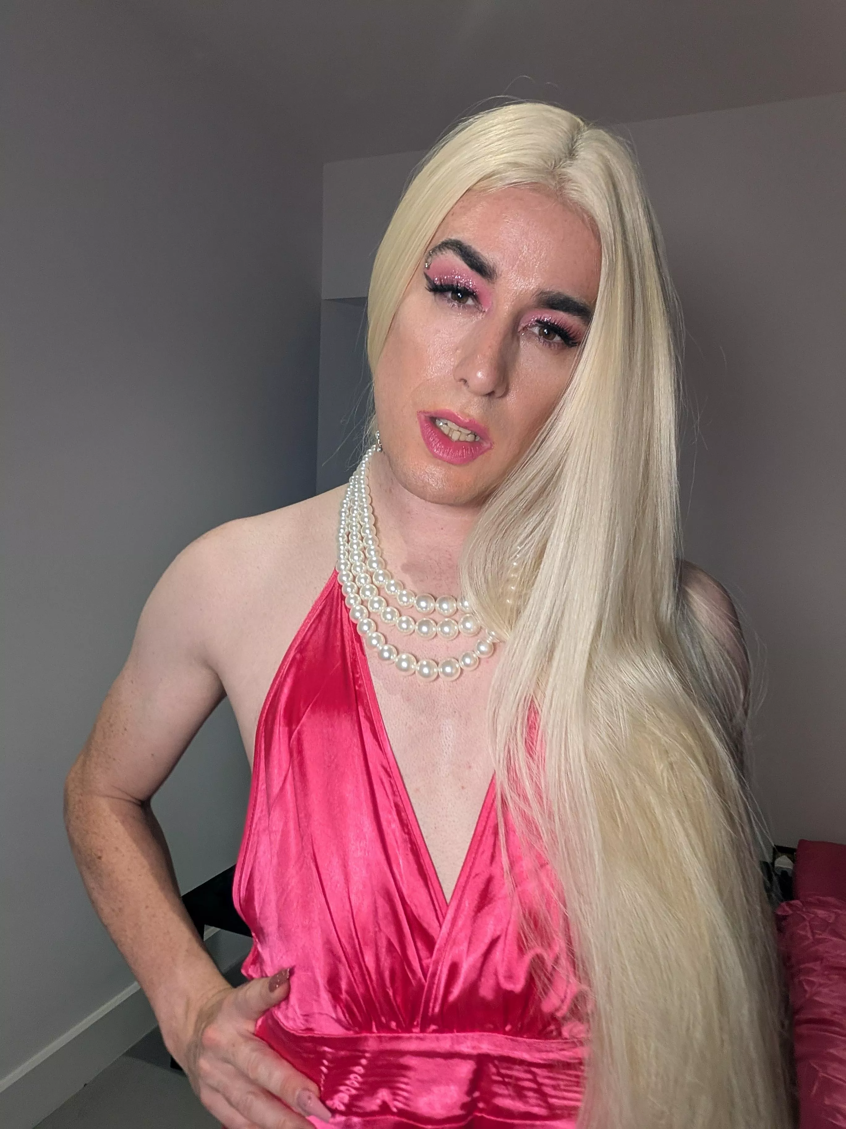 35 [S4A] South West. I love dressing up and expressing my feminine side 😊