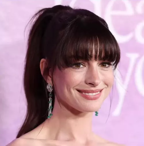 Anne hathaway ponytail