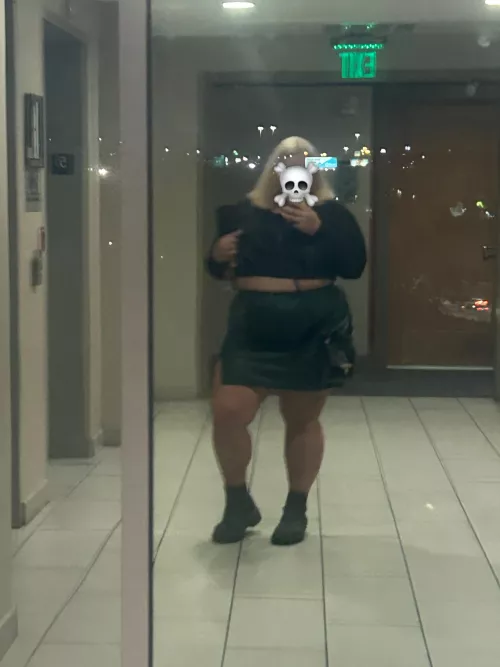 BBW likes alt, emo, goth boys. Is this u? Maybe public central or can host near downtown tonight around 1145 or midnight 