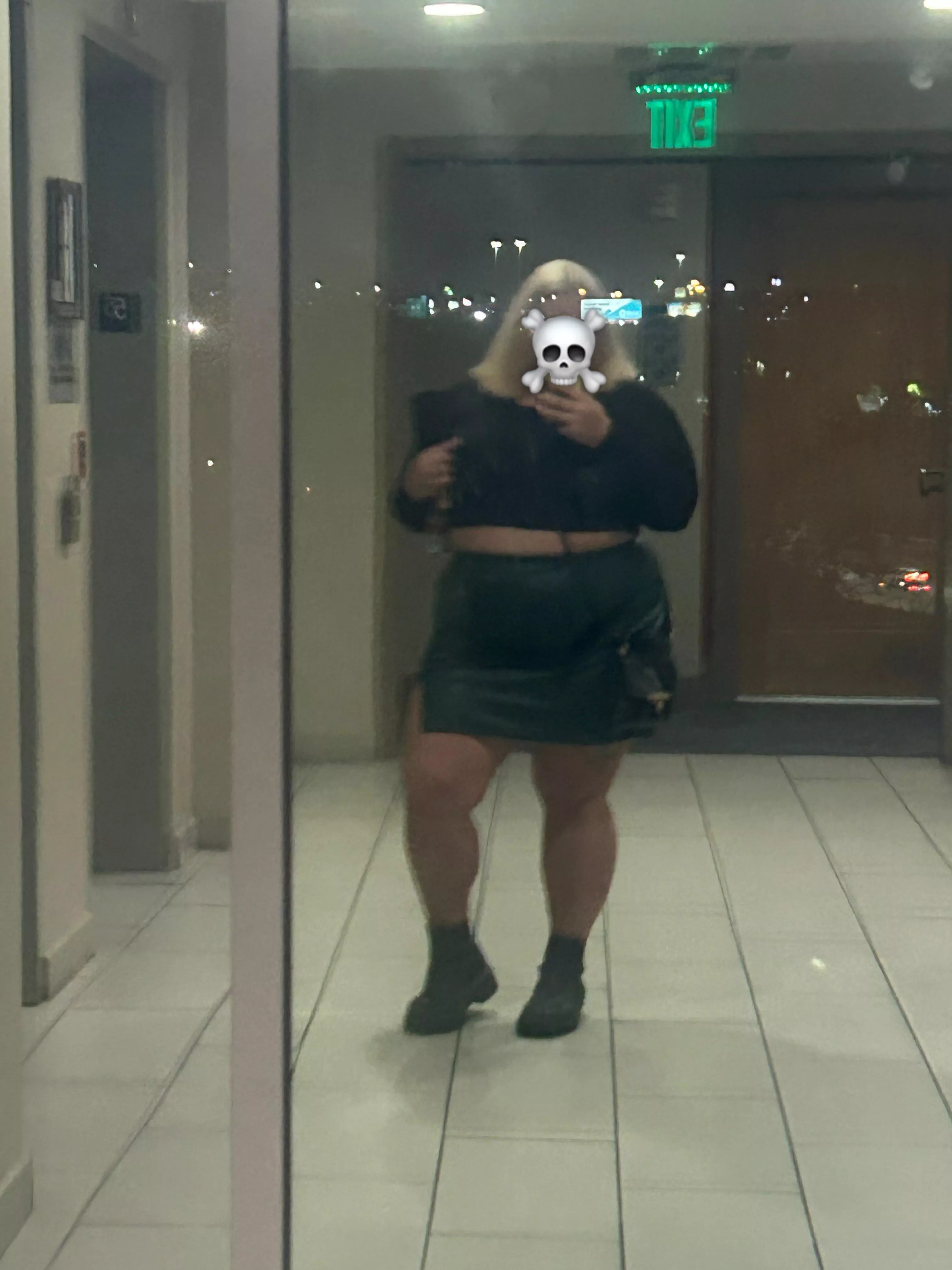 BBW likes alt, emo, goth boys. Is this u? Maybe public central or can host near downtown tonight around 1145 or midnight 