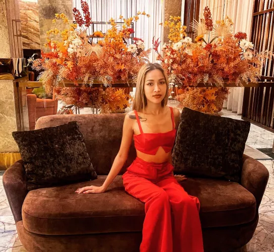 Come sit here, there is plenty of room