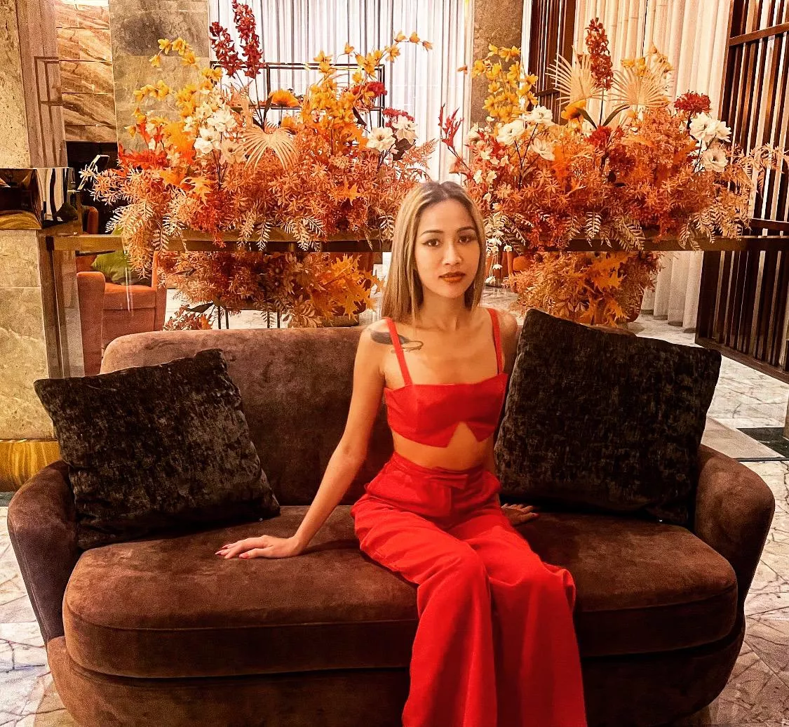 Come sit here, there is plenty of room