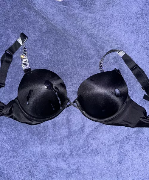 Couldn’t hold my load in any longer on another new pickup! 36A Black Shine Strap Bombshell :)