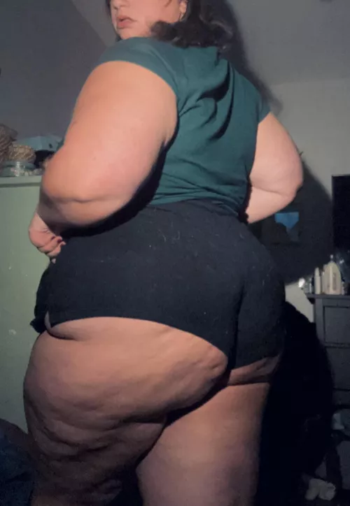 Date a woman with a fat ass and never go back 