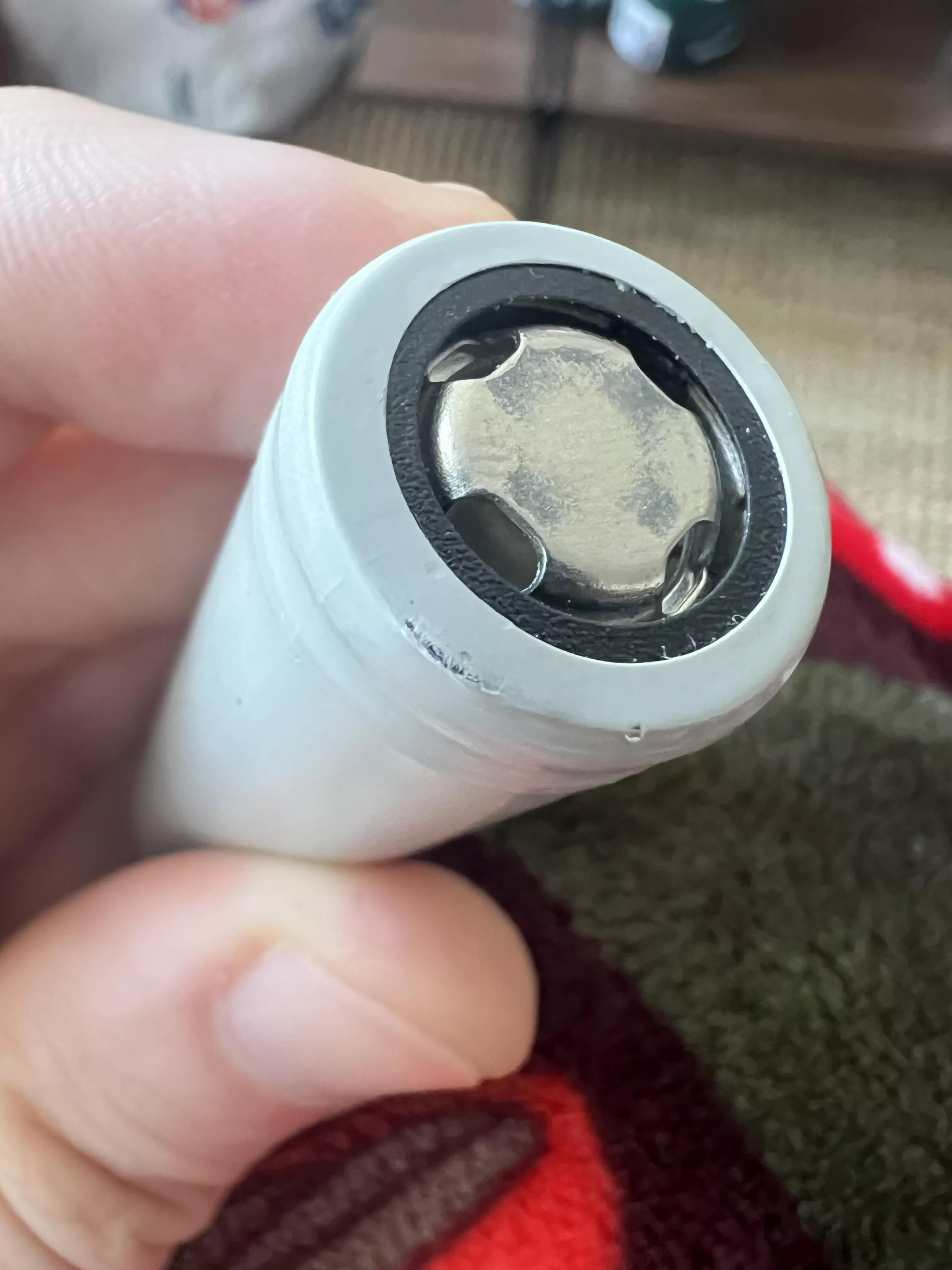 Does the wrap on this TM2 P28A Molicel look compromised?