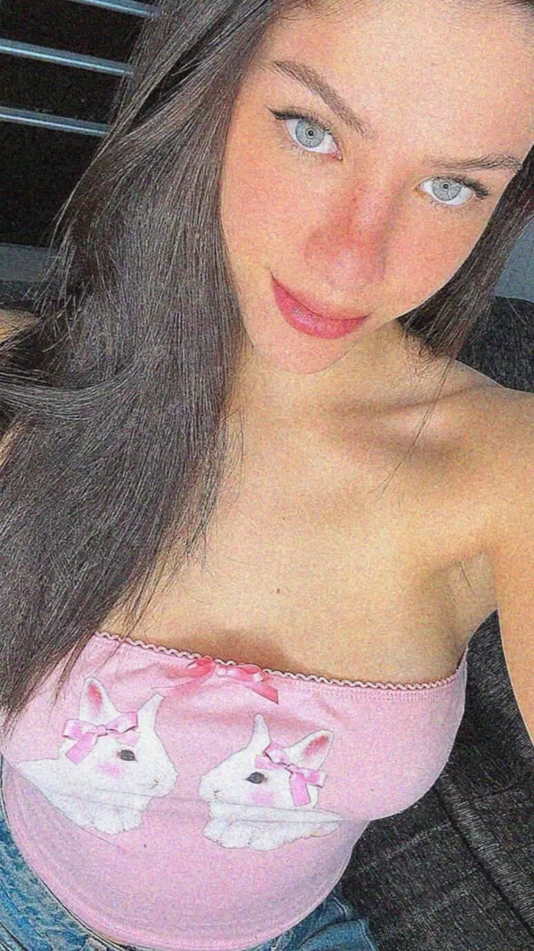 Feeling a little extra today… Guess I’m just here to steal hearts... DM.. 21F