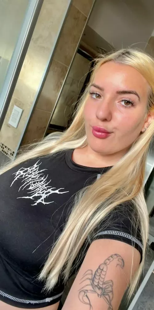 Guess my next move, 19F here and feeling a bit adventurous... any ideas? 🍒