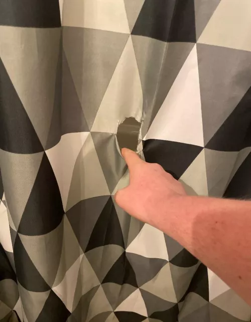 Homemade gloryhole ich sissy(18) sitze hinter dem Vorhang und blase euch ein bei Fragen oder Interesse melden 