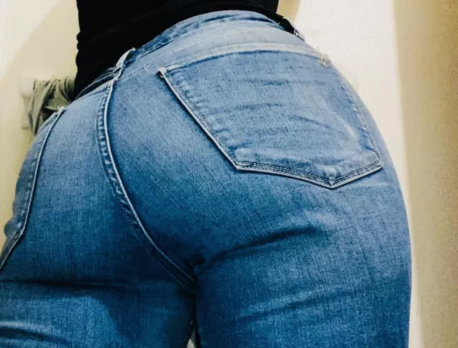 How do I look in these jeans? 🥰